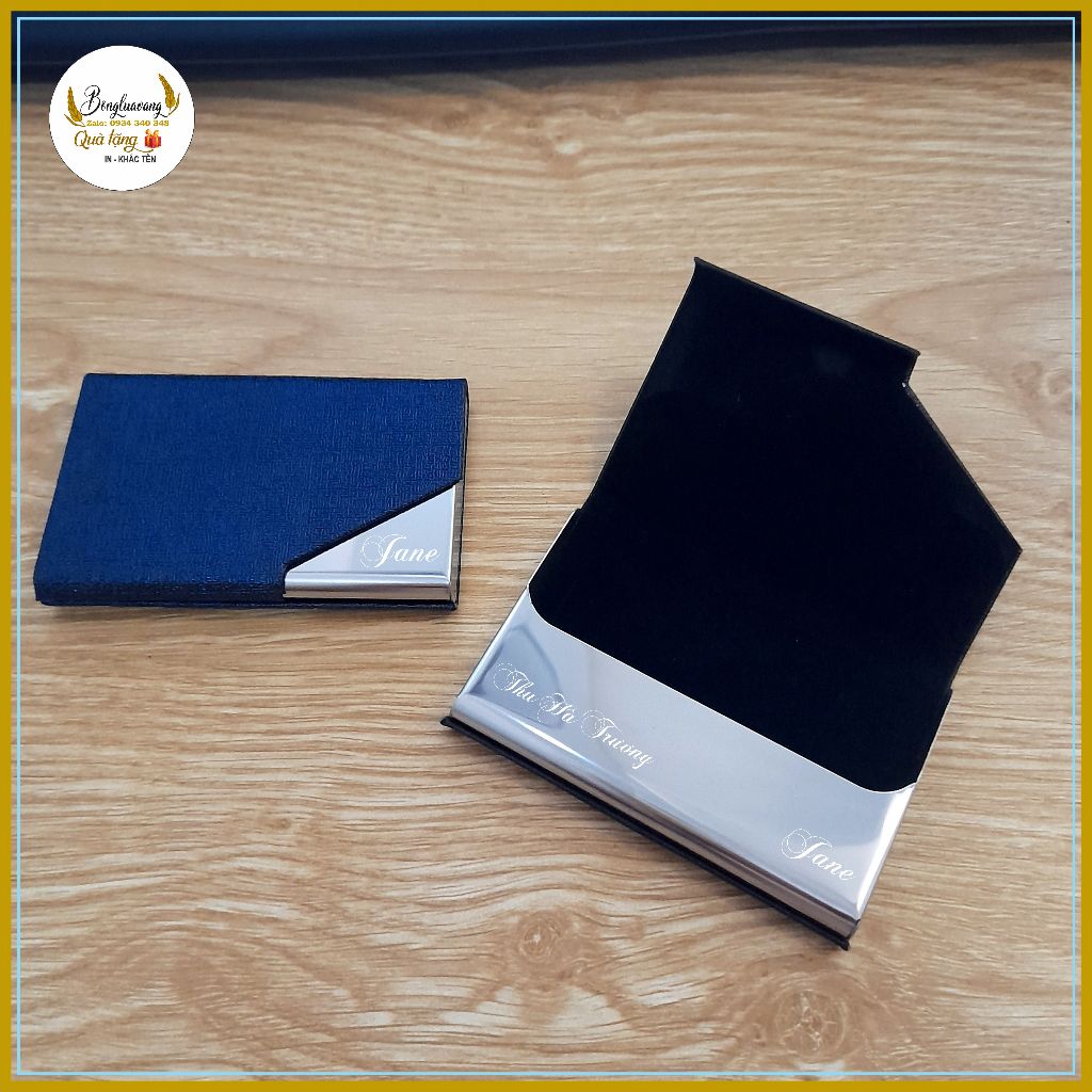 Hộp đựng name card kèm theo hộp quà tặng. Khắc nội dung, logo, tên, sdt theo yêu cầu