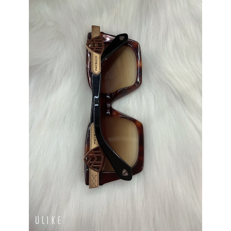 Kính si siêu phẩm