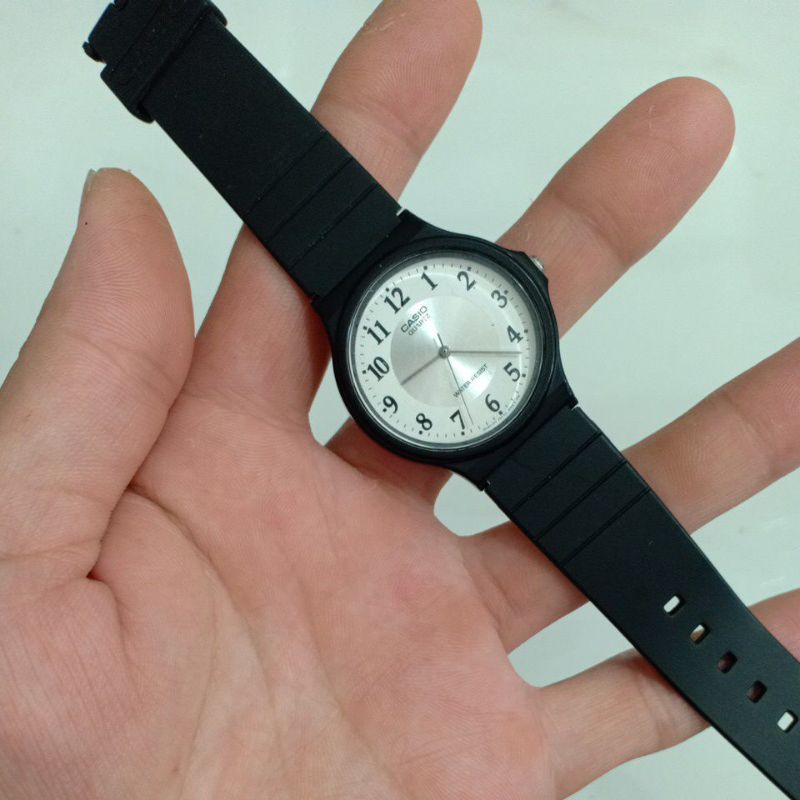 đồng hồ nam nữ si nhật hiệu CASIO dây nhựa đen mặt trắng phù hợp nam tay nhỏ với nữ tay to