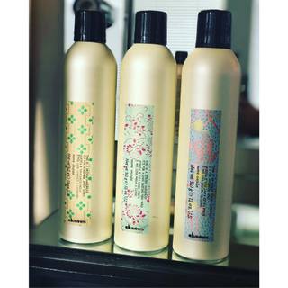 GÔM XỊT CỨNG DAVINES STRONG HAIRSPRAY 400ML