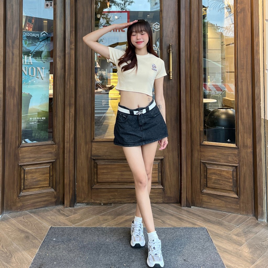Áo Croptop nữ thêu CAT tay ngắn form ôm body brand Calem Club