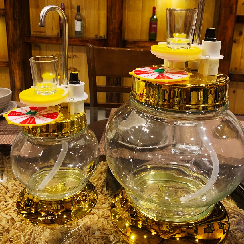 Máy rót rượu tự động K02 bình thủy tinh đặt ly tự rót 0.9L