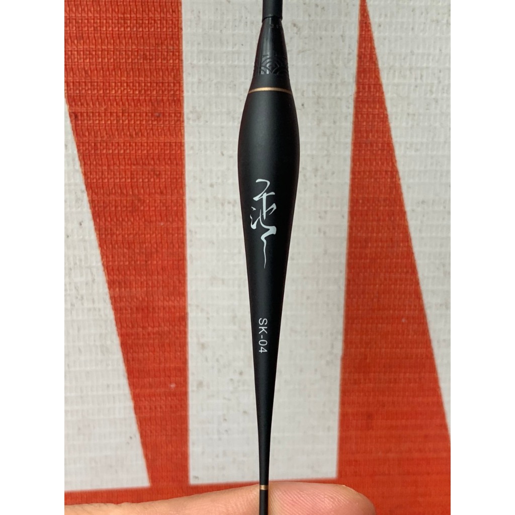 Phao Hố Đấu cao cấp Hắc Mã Liên ngày và đêm , chuyên cá nhát ,tự cân bằng không cần chì , thích hợp câu chép và săn hàng