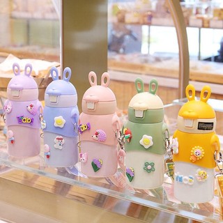 Bình giữ nhiệt 500 ml nước cho bé có ống hút hình tai thỏ cute kèm charm và dây đeo, quà tặng sinh nhật cho bé