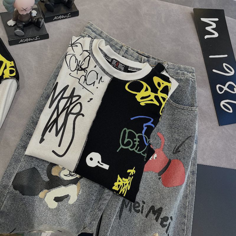 Quần jean suông hoạt hình, áo thun họa tiết tay dài