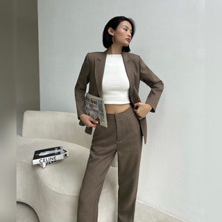 Blazer tay dài dáng vừa ép keo dày dặn có đệm vai đứng form may 1 lớp - Chất vải thấm hút tốt, ít nhăn và dễ giặt ủi