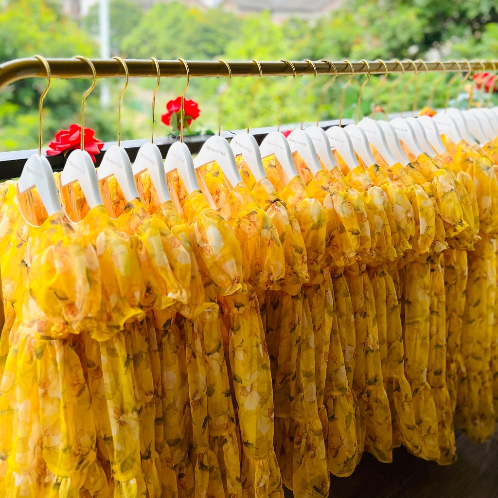 Váy bé gái, đầm bé gái họa tiết hoa hồng  màu vàng cực sang chảnh cho bé gái từ 1- 10 tuổi tại Mom's Choice