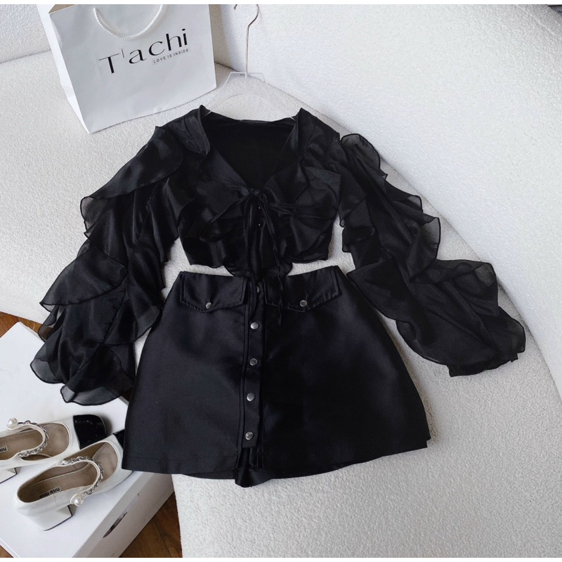 SET áo crop voan đen viền bèo tầng + Chân Váy Đính Nút