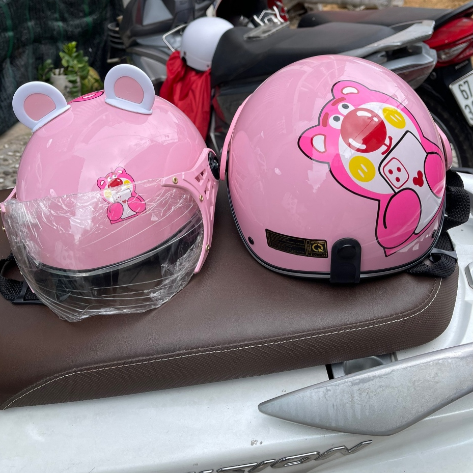 Nón bảo hiểm gấu dâu  kính càng cho e bé từ 2t đến 7t kèm tai gấu