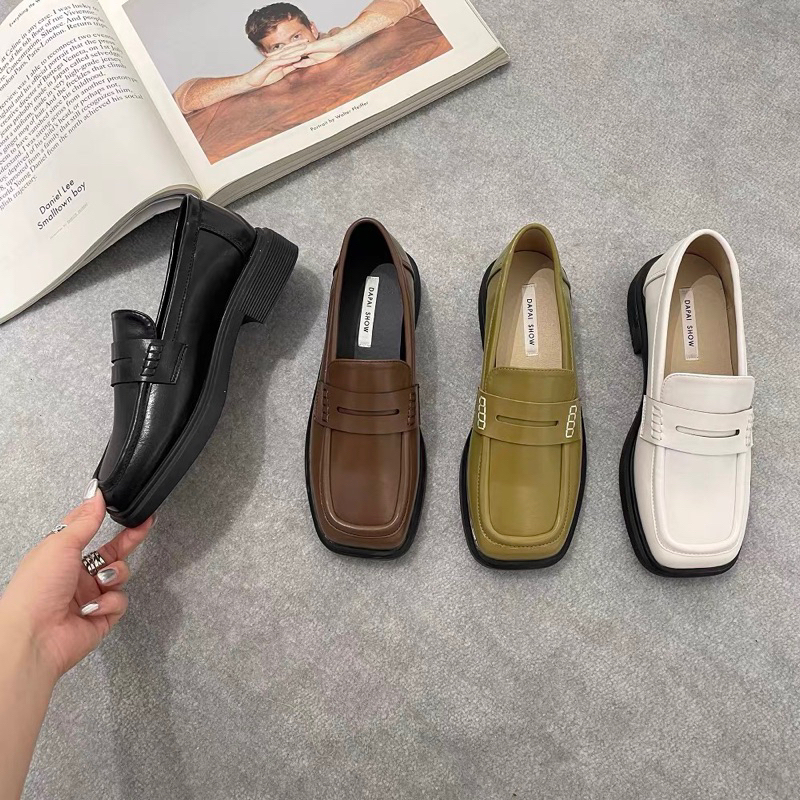 Giày mũi vuông phong cách retro