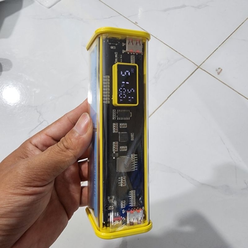 Sạc Dự Phòng Trong Suốt Mẫu Mới Nhất Loại 8pin 18650. Đã Lắp Full Pin