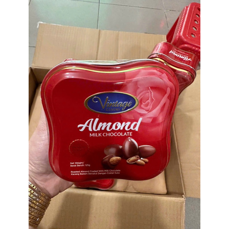 SOCOLA SỮA 𝐕𝐈𝐍𝐓𝐀𝐆𝐄 𝐋𝐔𝐗𝐔𝐑𝐘  - NHẬP KHẨU 𝗠𝗔𝗟𝗔𝗬𝗦𝝞𝗔 - Gói quà Tết