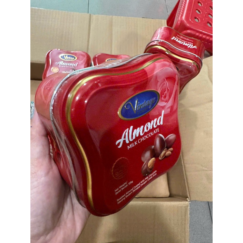 SOCOLA SỮA 𝐕𝐈𝐍𝐓𝐀𝐆𝐄 𝐋𝐔𝐗𝐔𝐑𝐘  - NHẬP KHẨU 𝗠𝗔𝗟𝗔𝗬𝗦𝝞𝗔 - Gói quà Tết