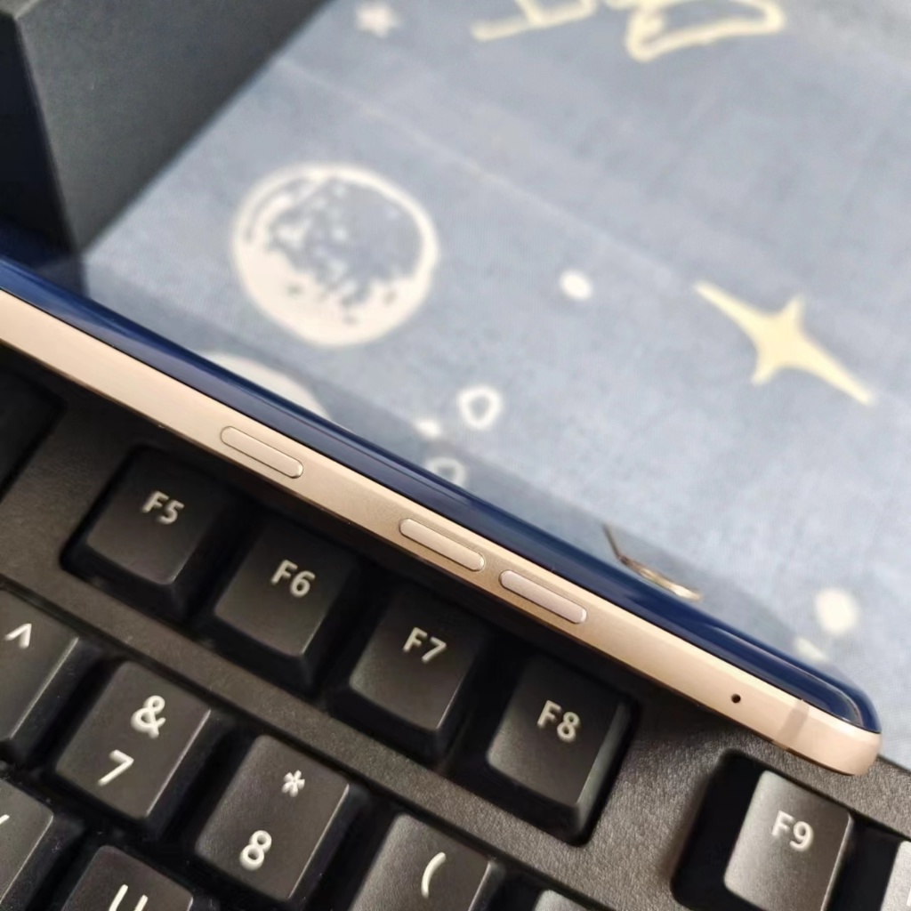 Điện thoại LG V60 ThinQ 5G/8GB+128GB/chip Snapdragon 865/chơi game mượt/cấu hình xuất sắc