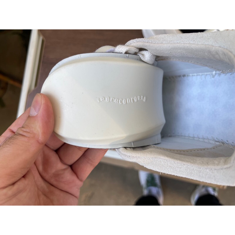 Giày sneaker FEAR OF GODESSENTIALS cream/grey/black