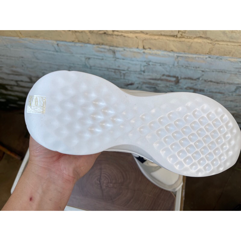 Giày sneaker FEAR OF GODESSENTIALS cream/grey/black