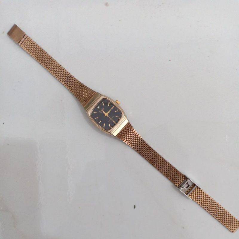 Đồng hồ si nhật nữ mặt tank vuông hiệu VOLCAS  dây thép lụa mạ vàng 10k