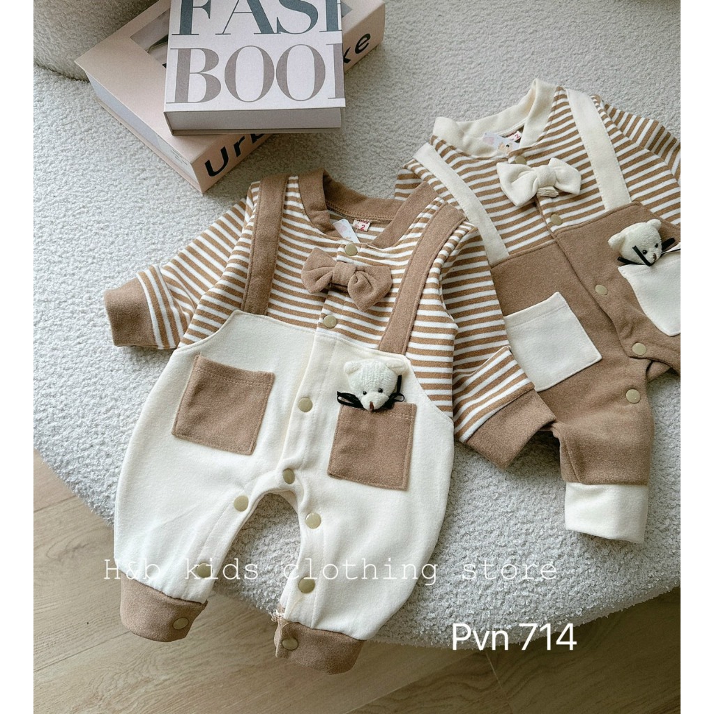 Body zip lông kẻ ngang đính nơ cổ cực yêu cho bé