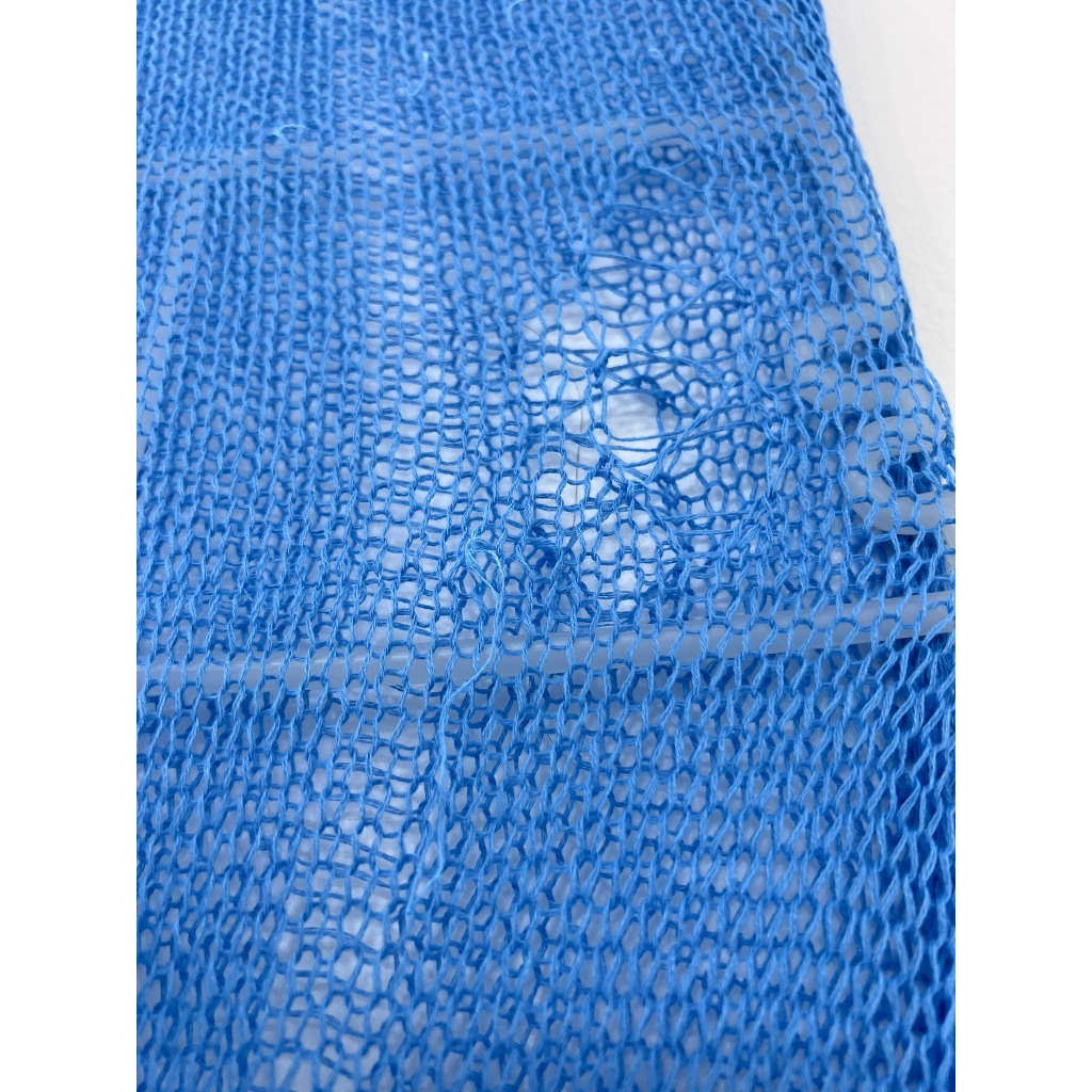 Đầm lưới xanh lệch vai