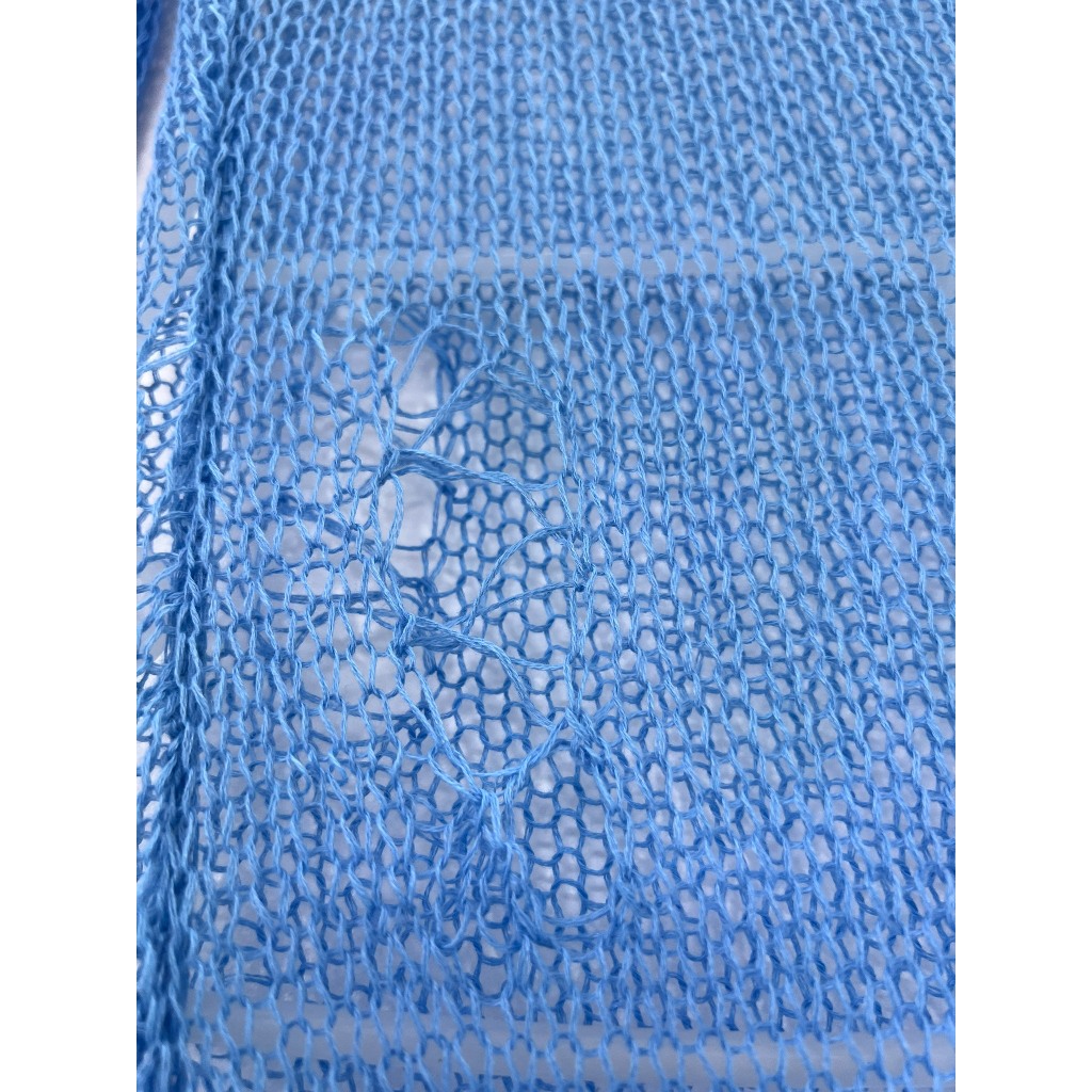 Đầm lưới xanh lệch vai