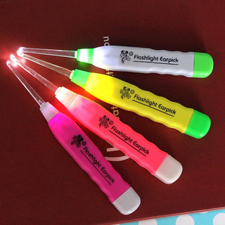 Dụng cụ lấy ráy tai có đèn LED sáng