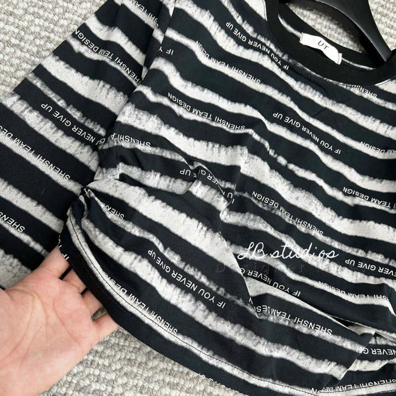 Áo kẻ sọc tay dài rút nhún