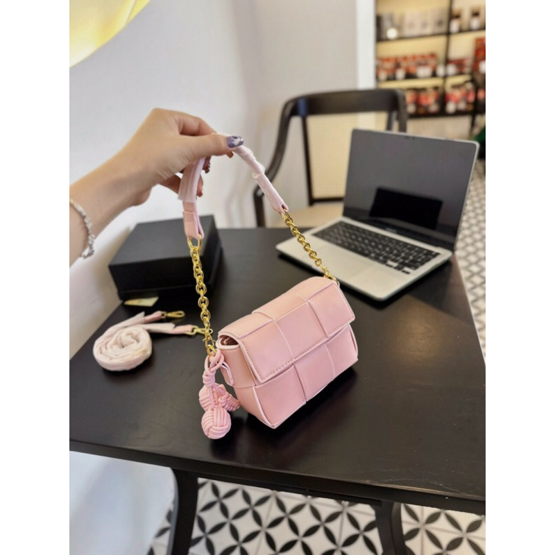 Túi Xách Đan Sơn Kèm Chùm Bông Size 19 Siêu Xinh Hot Hit