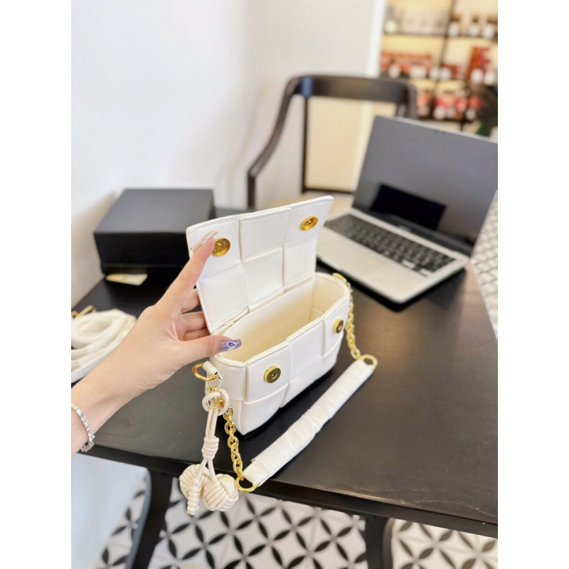 Túi Xách Đan Sơn Kèm Chùm Bông Size 19 Siêu Xinh Hot Hit