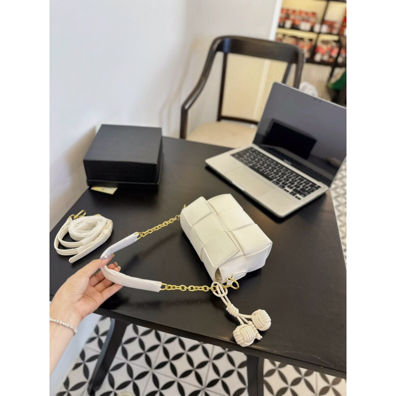 Túi Xách Đan Sơn Kèm Chùm Bông Size 19 Siêu Xinh Hot Hit