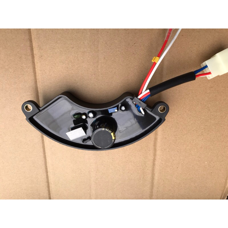 AVR Bộ ổn định điện áp cho máy phát điện 3kw 4kw 5kw 5.5kw 6kw 6.5kw máy xăng máy dầu hàng cao cấp chính hãng