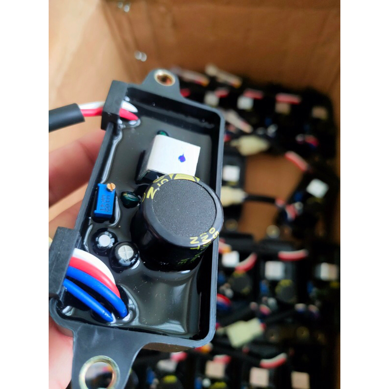 AVR Bộ ổn định điện áp cho máy phát điện 1kw 1.5kw 2kw 2.5kw 3kw 3.5kw máy xăng máy dầu hàng cao cấp chính hãng