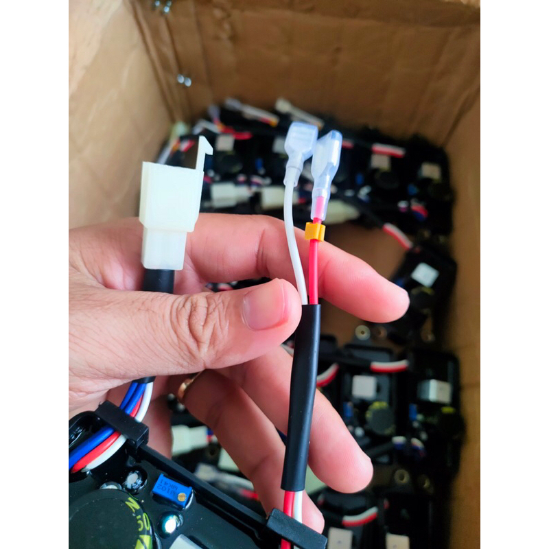 AVR Bộ ổn định điện áp cho máy phát điện 1kw 1.5kw 2kw 2.5kw 3kw 3.5kw máy xăng máy dầu hàng cao cấp chính hãng