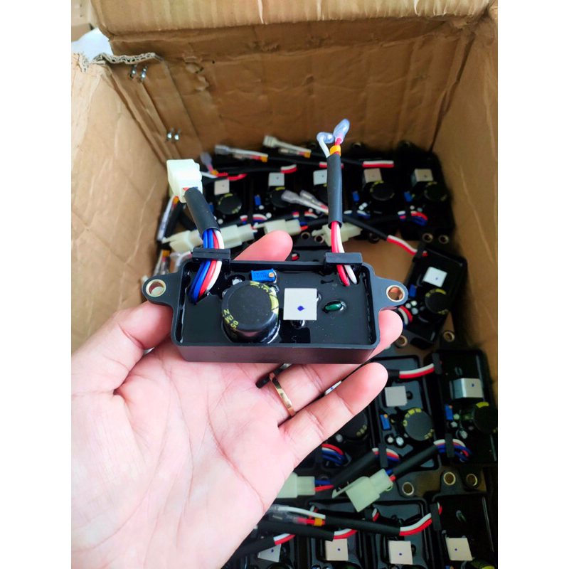 AVR Bộ ổn định điện áp cho máy phát điện 1kw 1.5kw 2kw 2.5kw 3kw 3.5kw máy xăng máy dầu hàng cao cấp chính hãng