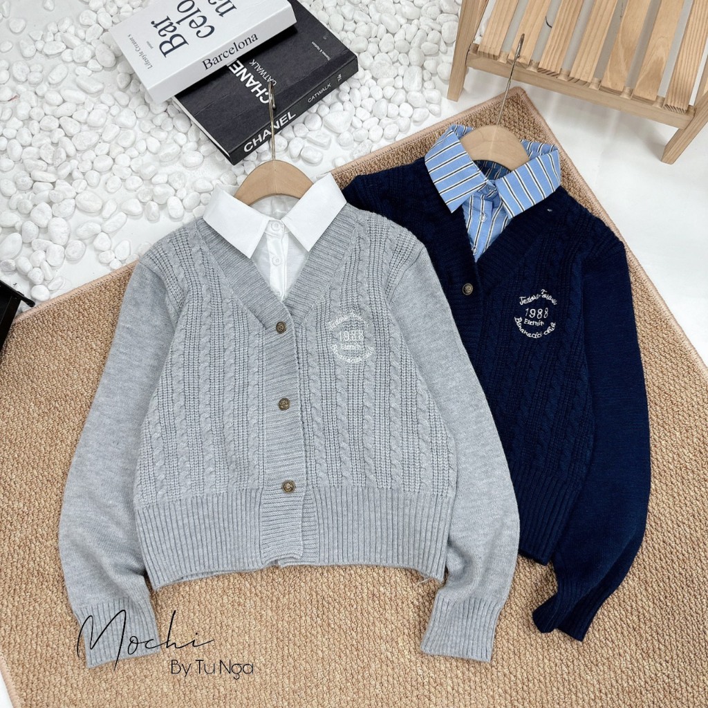 Áo len phối cổ sơ mi liền thêu hình