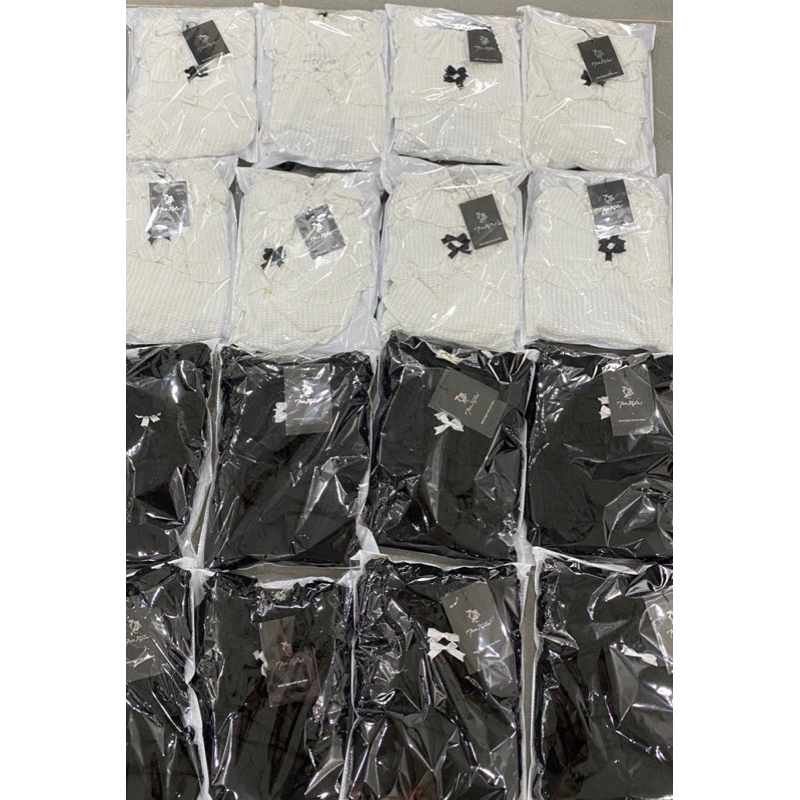 Set đồ váy nữ sang chảnh hàng hotgirl áo croptop tay dài trễ vai bèo đính nơ dễ thương phối chân váy đen ngắn xếp ly