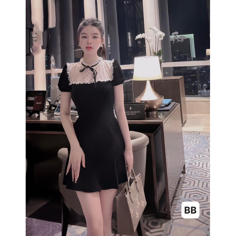 Váy nhung phối ren bèo dạo phố cực sang