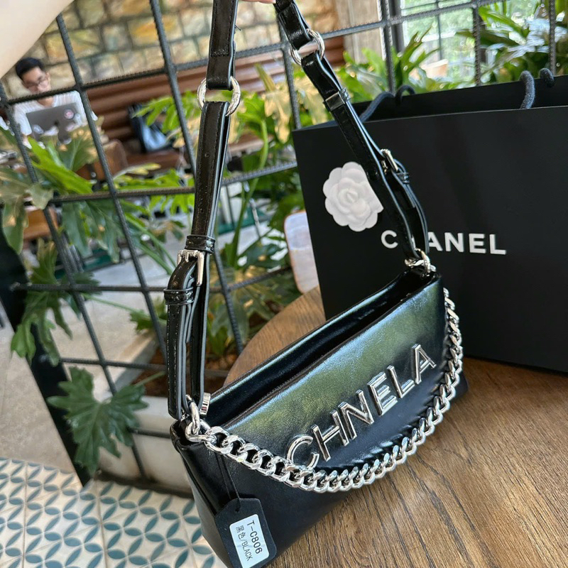 Túi chnela kẹp nách kèm dây xích