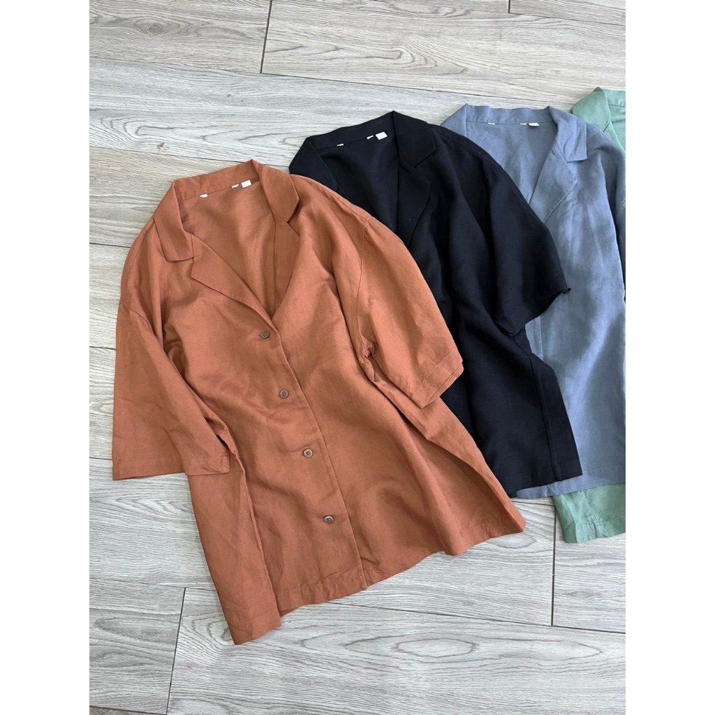 Áo sơ mi tay ngắn linen ướt.