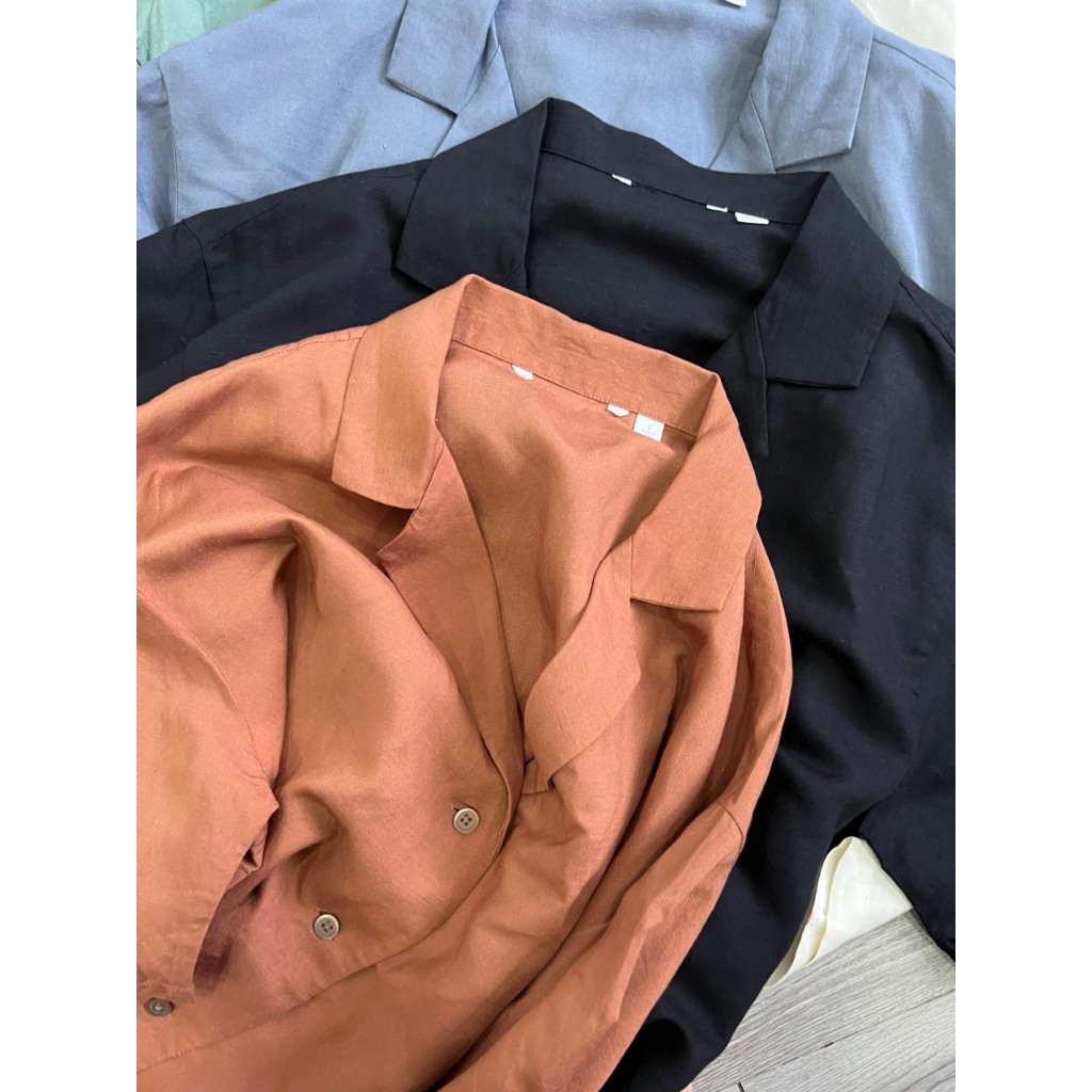 Áo sơ mi tay ngắn linen ướt.