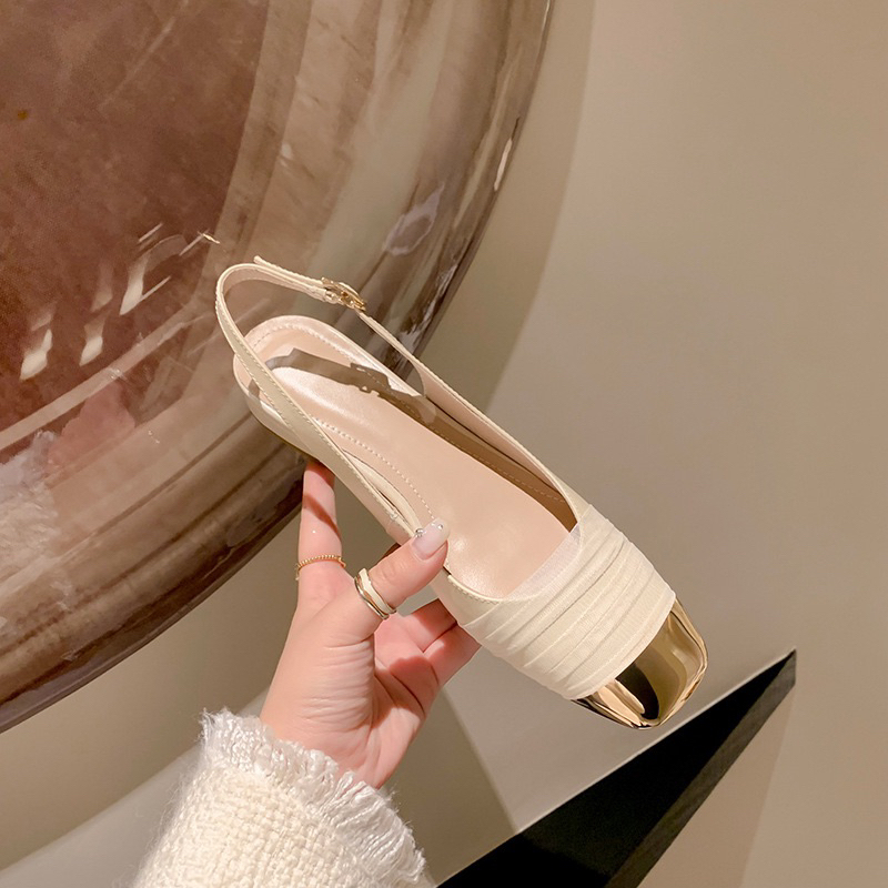 Giày bệt mũi bọc kim loại