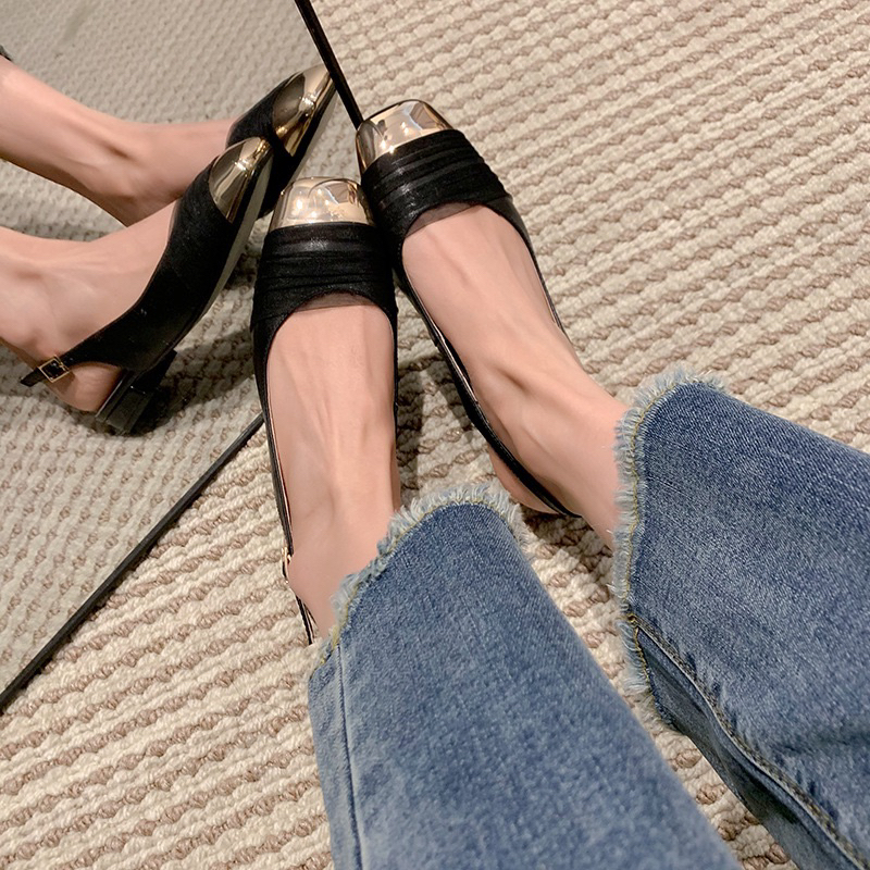 Giày bệt mũi bọc kim loại