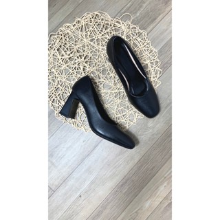 Giày gót to.Gót trụ to cao gót 7 phân da lì ( da mờ ) size từ 34 đến 42 màu đen mờ, trắng mờ và kem mờ mũi vuông