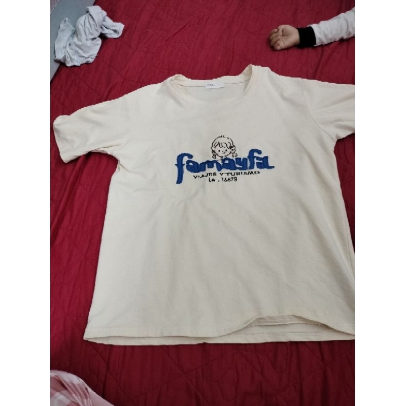 Áo phông chữ hình thêu