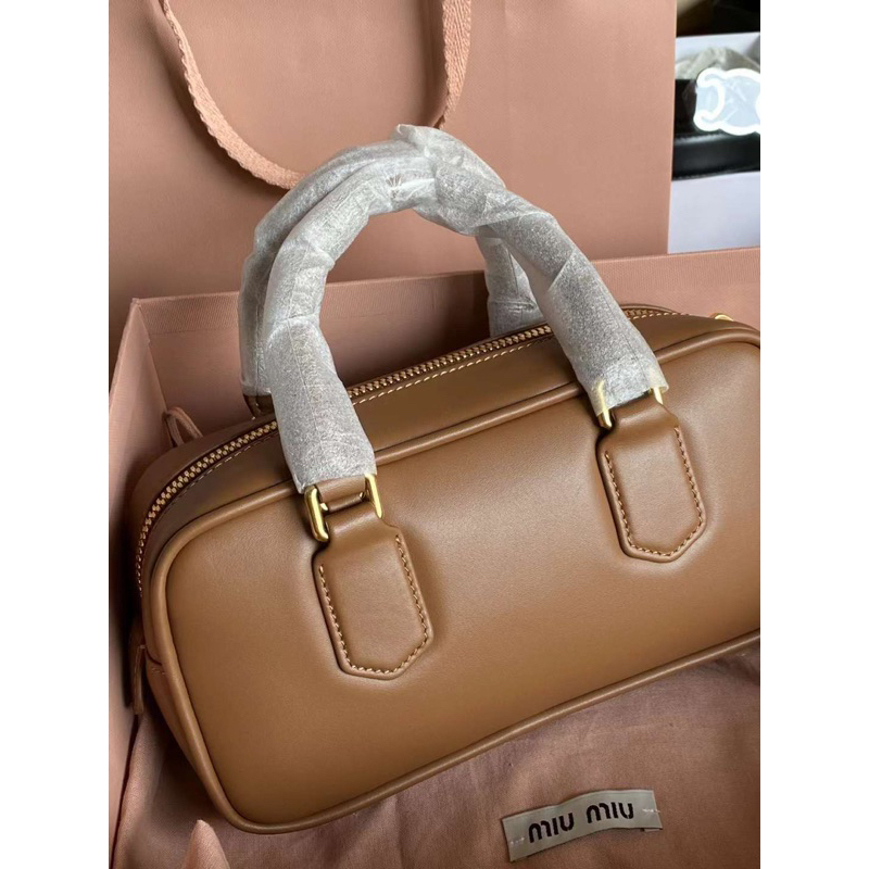 Túi miumiu tay cầm