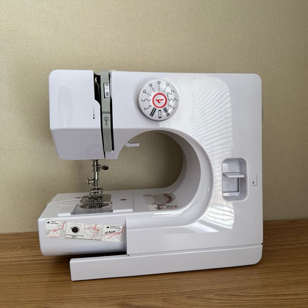 Máy may mini gia đình Famaha UFR 725 12 đường may có vắt sổ thế hệ mới bảo hành 12 tháng 1 đổi 1 trong vòng 7 ngày