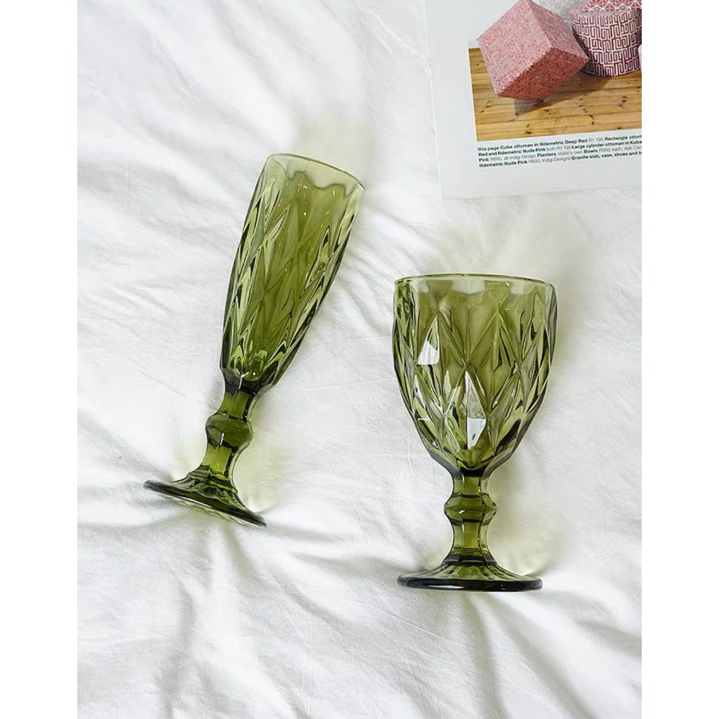 Ly thuỷ tinh bày ly vang bàn tiệc phong cách vintage Pháp màu xanh lá decor trang trí nhà cửa sang chảnh LinaHome