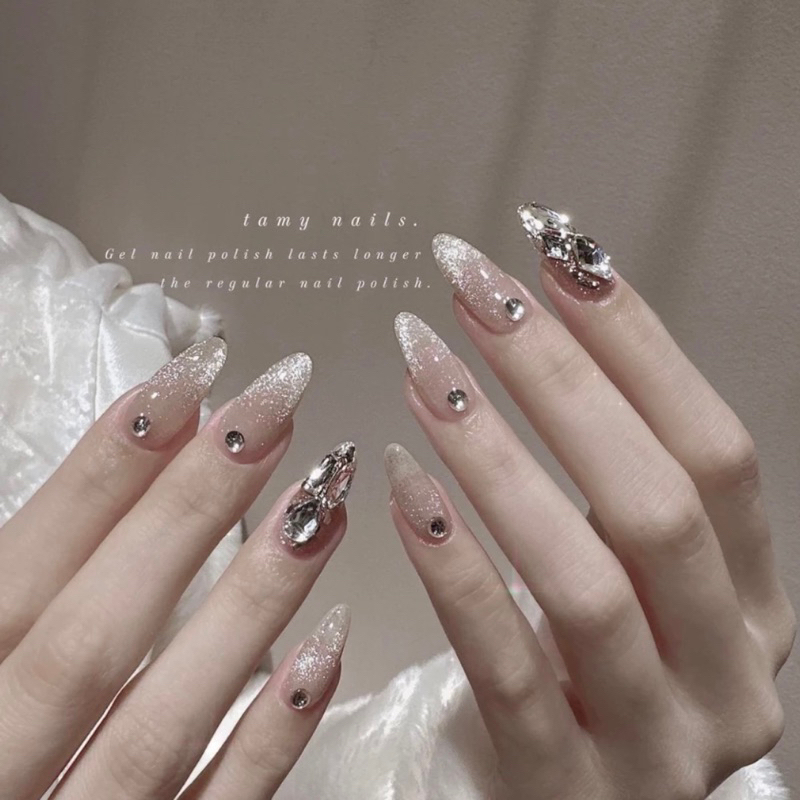 Nails xinh tông thạch mắt mèo sang chảnh