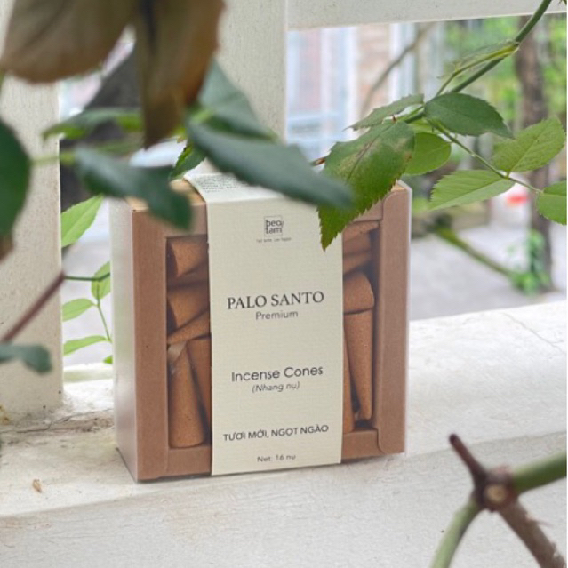 Nụ Palo Santo thủ công Bèo Tấm, Hộp 16 nụ, Gỗ trắc xanh nhập khẩu, được phơi nắng tự nhiên giúp thanh lọc không gian