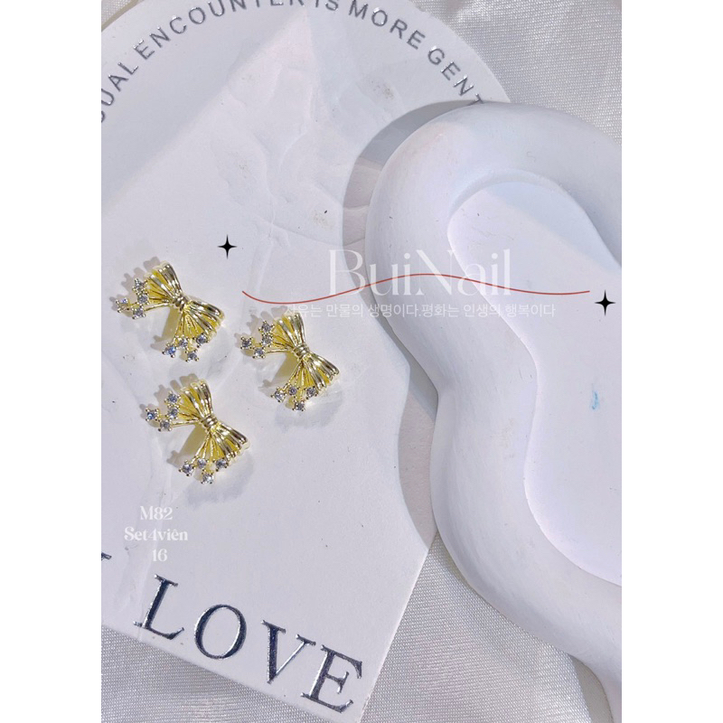 CHARM NƠ VÀNG ĐÍNH ĐÁ HOT M82 SET 4 VIÊN