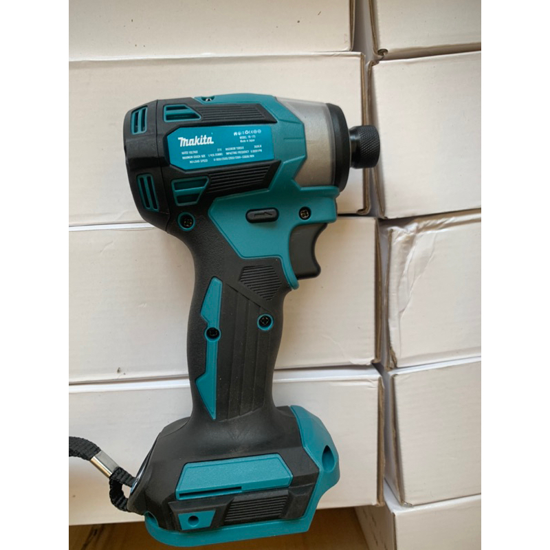 Máy chuyên vit makita 173 có chỉnh lực trên đầu máy